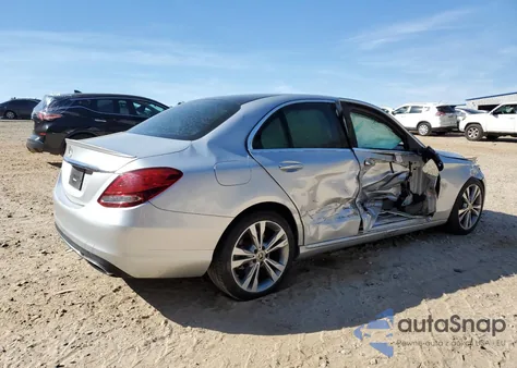 2018 Mercedes-Benz C 300 z USA, uszkodzony, nr VIN WDDWF4JB9JR322722